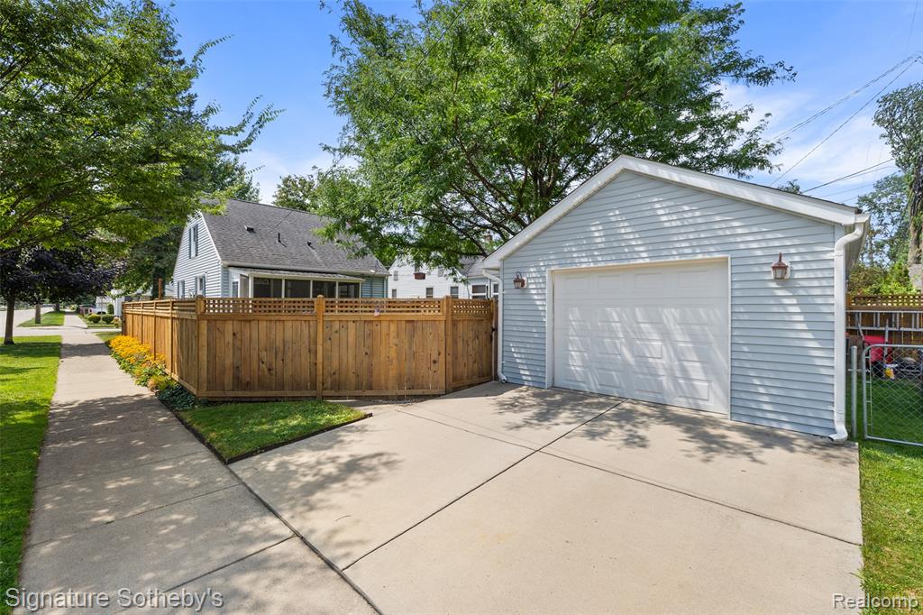 2110 Dorothea Road Berkley, MI 48072 - Photo 21 of 25