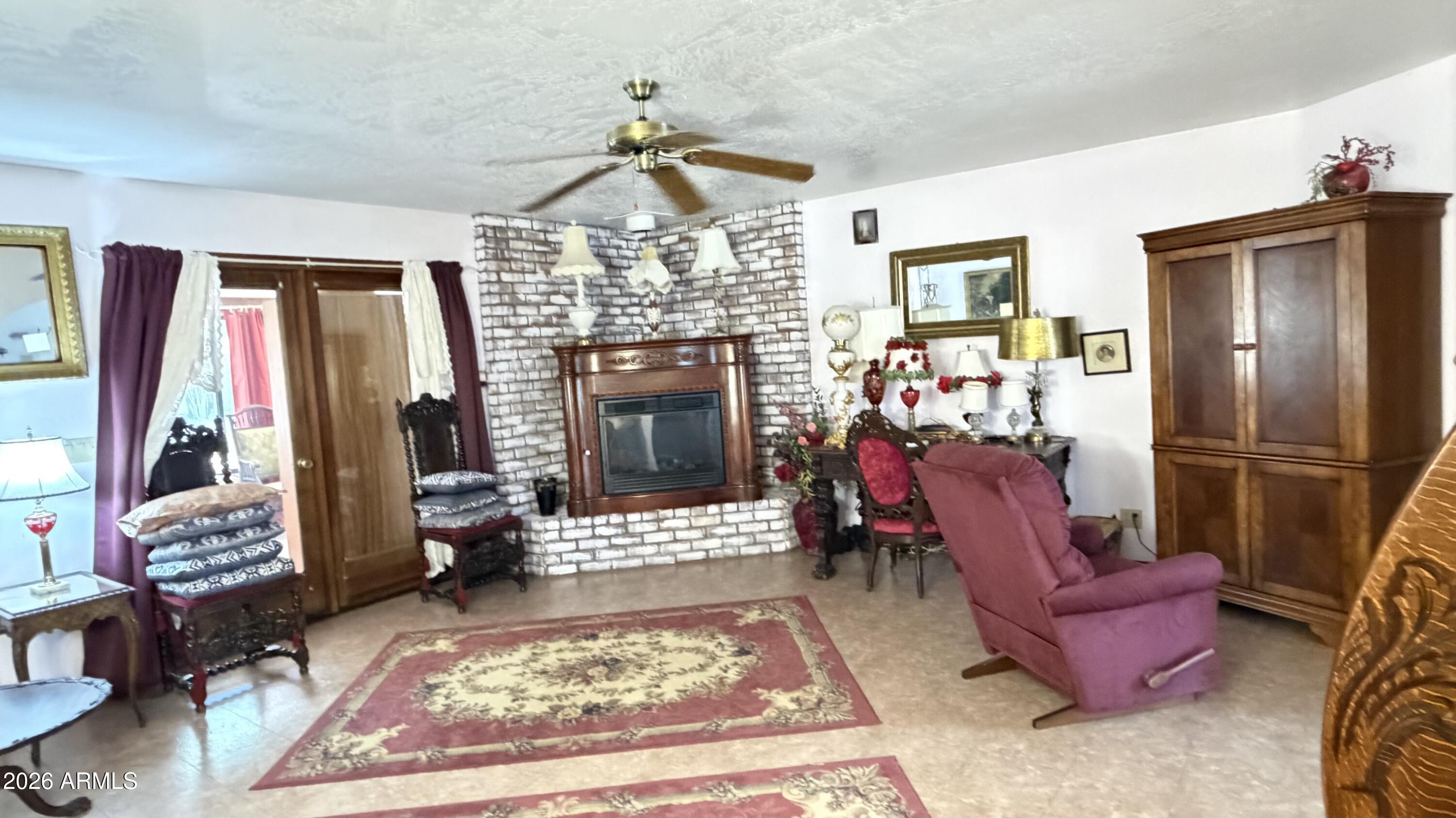 3765 East Montezuma Avenue Rimrock, AZ 86335 - Photo 22 of 31 Living room