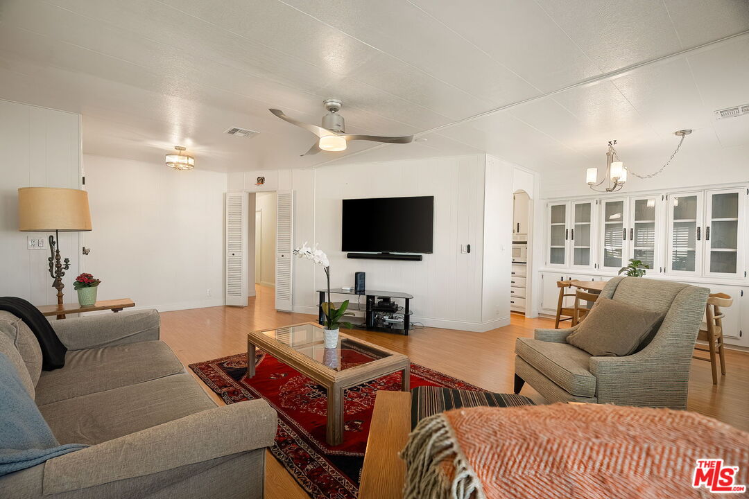 29500 Heathercliff Road, Unit 9 Malibu, CA 90265 - Photo 9 of 34