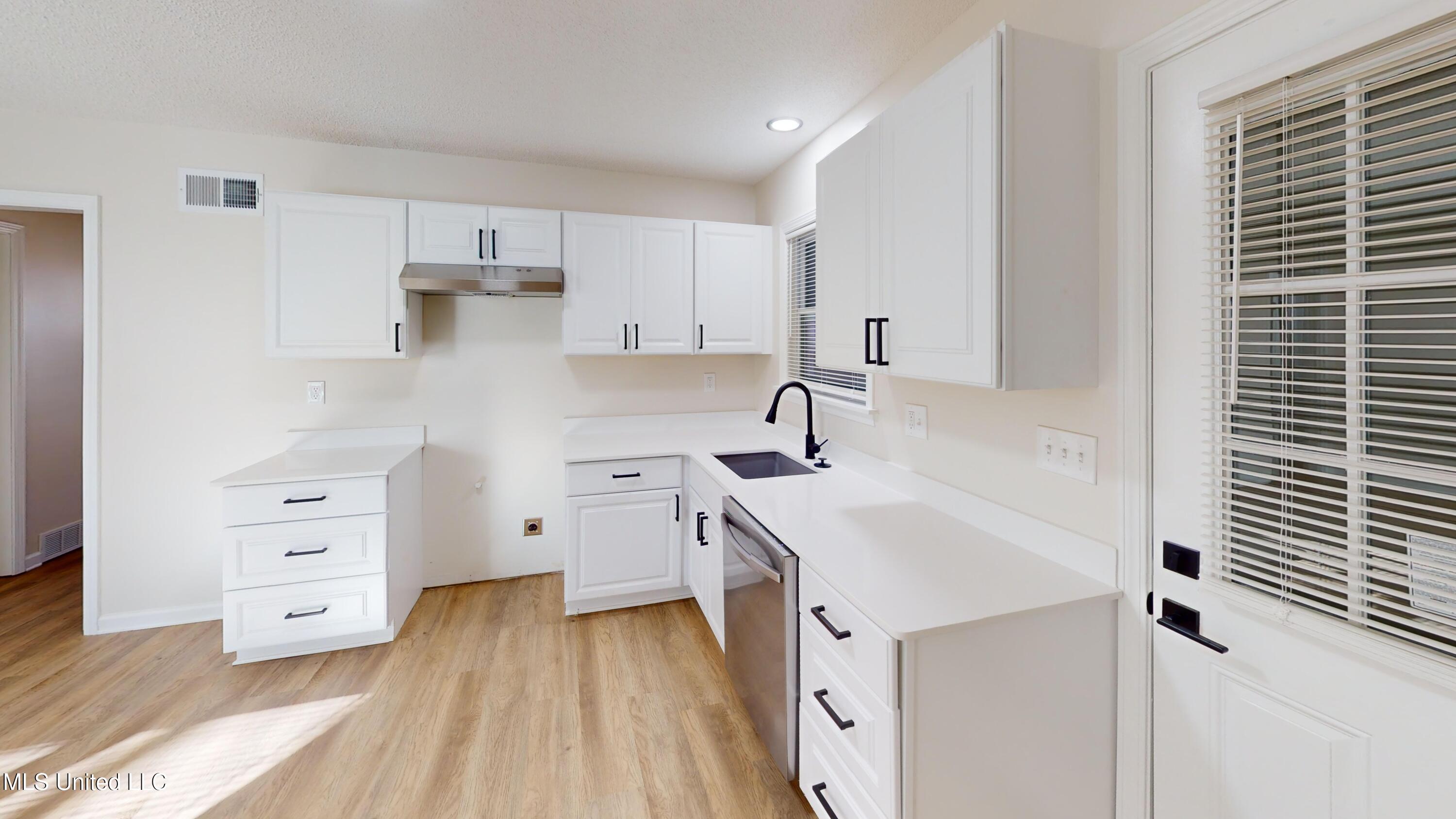 1331 Main Street Southaven, MS 38671 - Photo 5 of 18 1331-Main-St-Kitchen