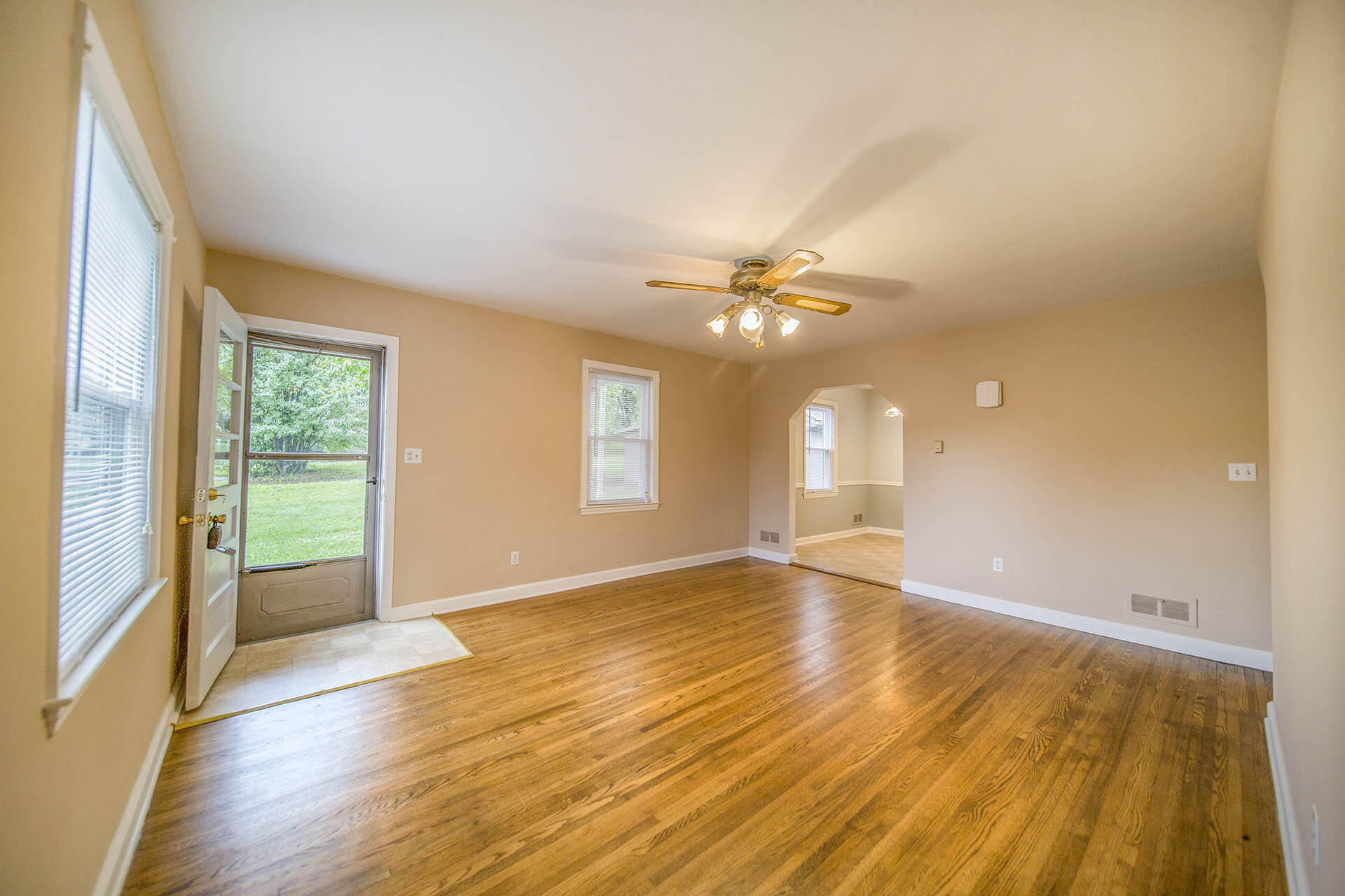 1027 Ethel Road Southeast Roanoke, VA 24014 - Photo 2 of 38 Living Room
