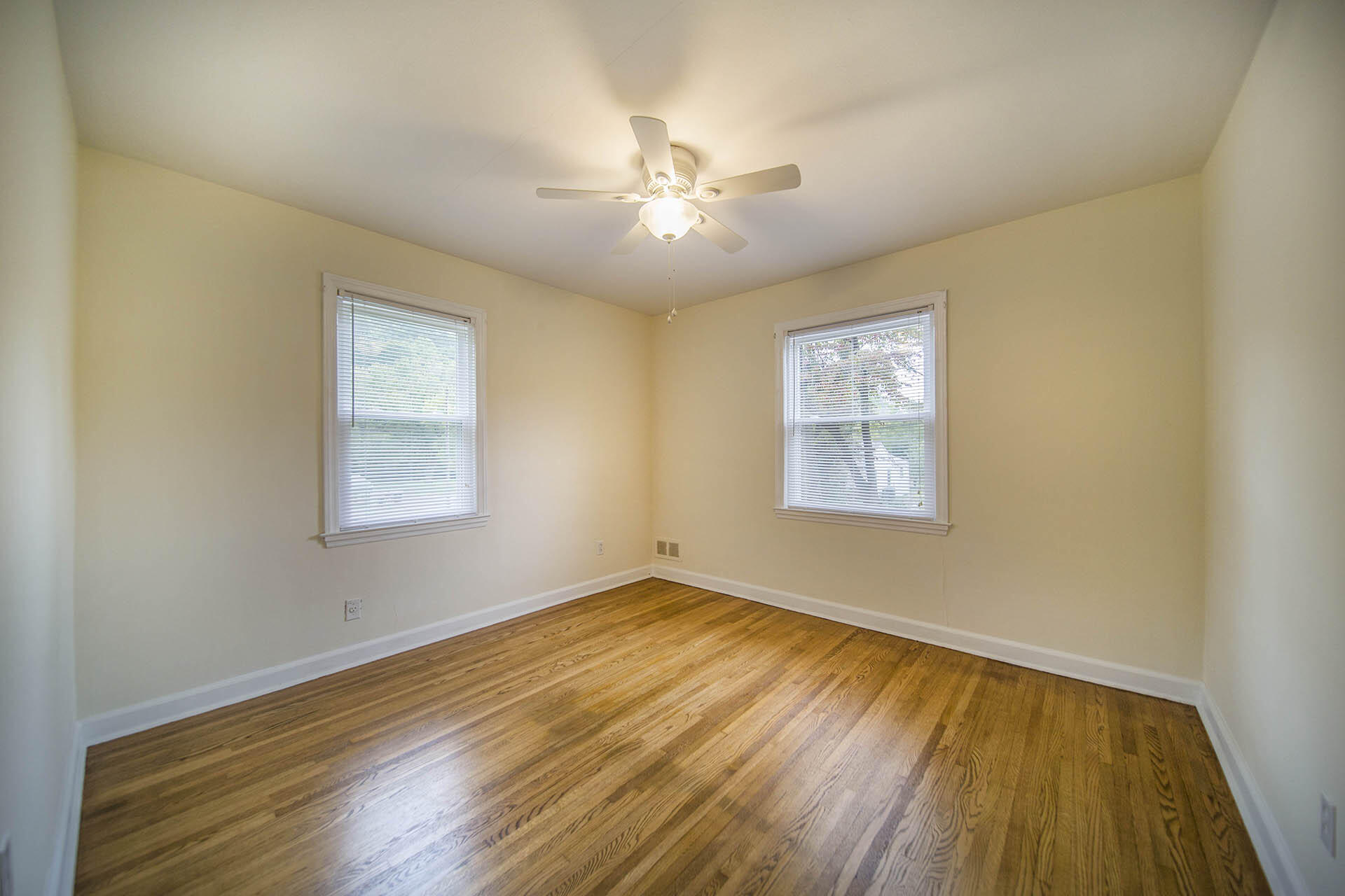 1027 Ethel Road Southeast Roanoke, VA 24014 - Photo 13 of 38 Bedroom entry