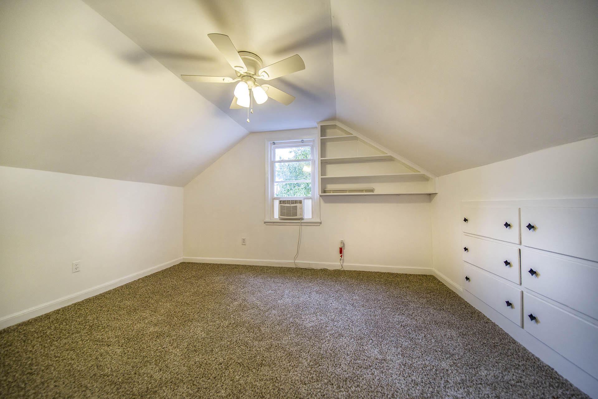 1027 Ethel Road Southeast Roanoke, VA 24014 - Photo 15 of 38 Bedroom upper