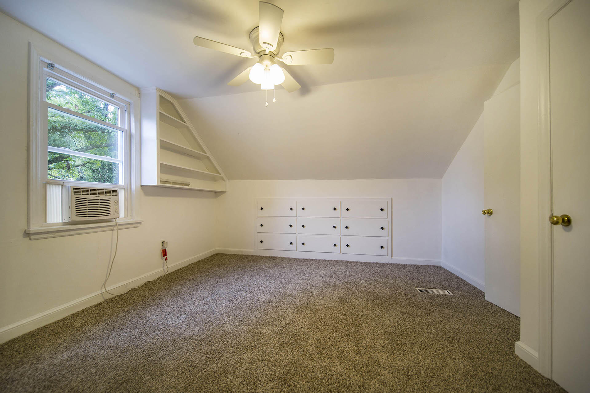 1027 Ethel Road Southeast Roanoke, VA 24014 - Photo 16 of 38 Bedroom upper