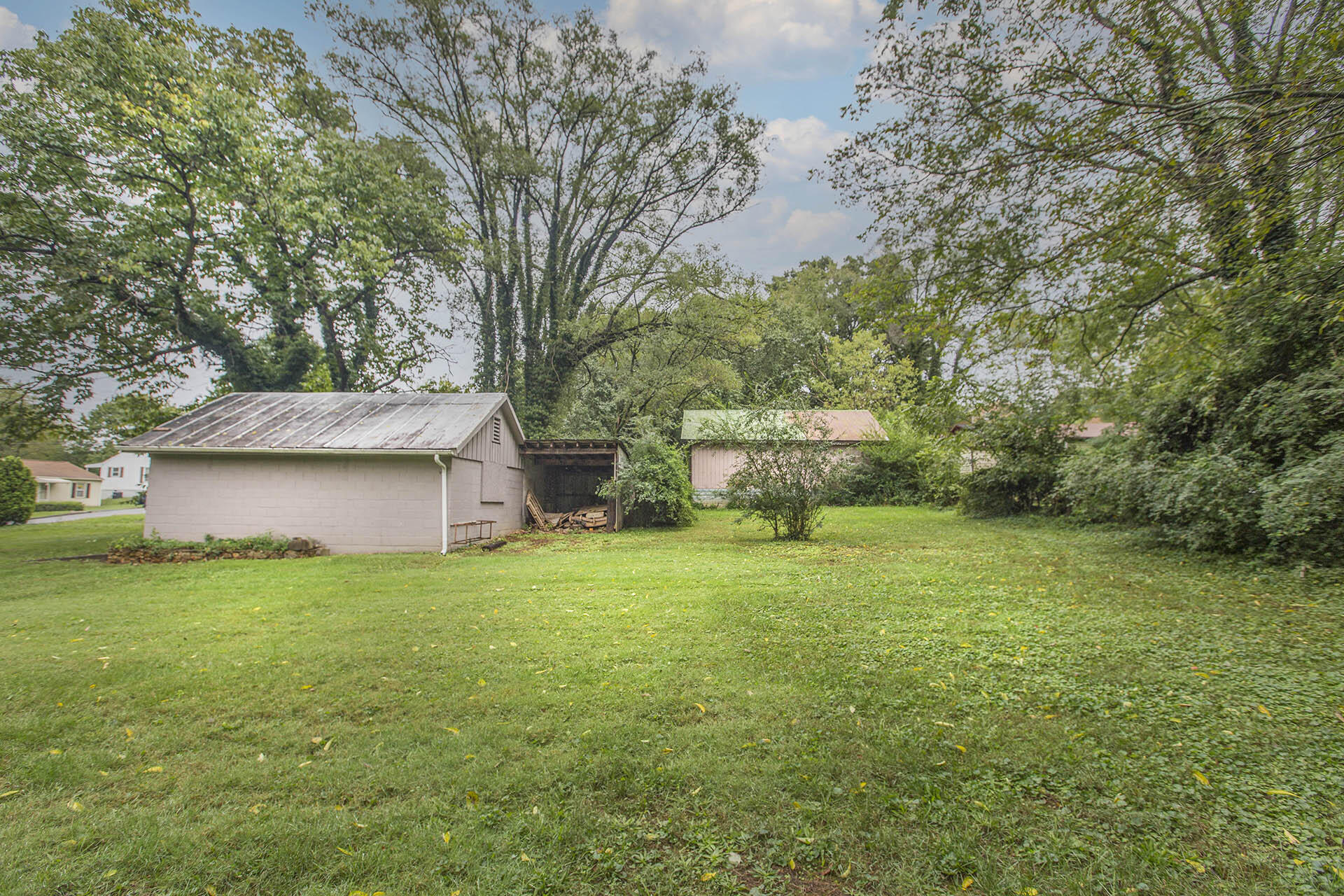 1027 Ethel Road Southeast Roanoke, VA 24014 - Photo 32 of 38 Garage w/electric