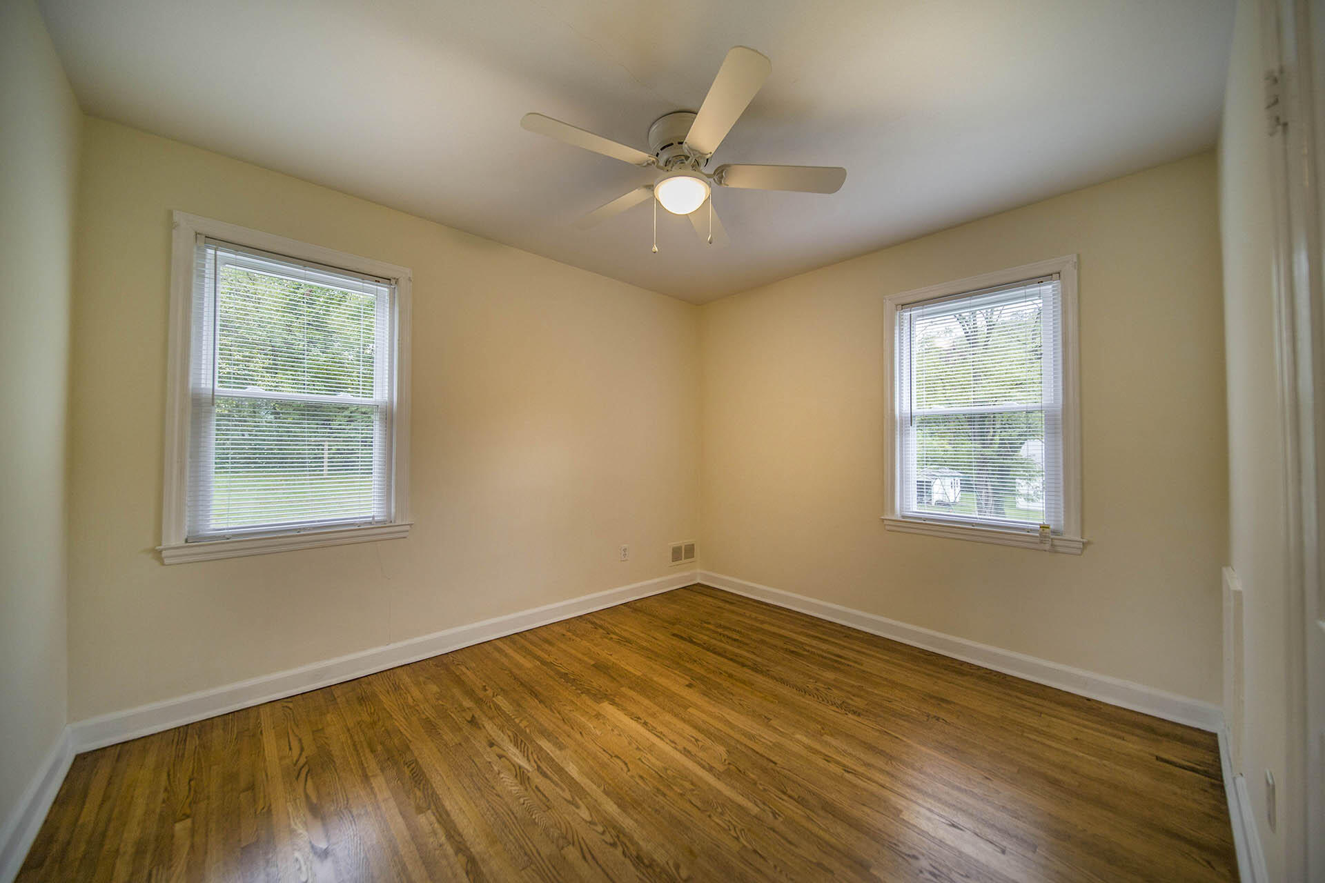 1027 Ethel Road Southeast Roanoke, VA 24014 - Photo 10 of 38 Bedroom entry
