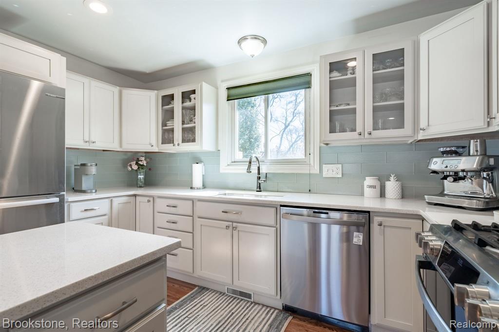 391 Elmhill Road Rochester Hills, MI 48306 - Photo 9 of 44