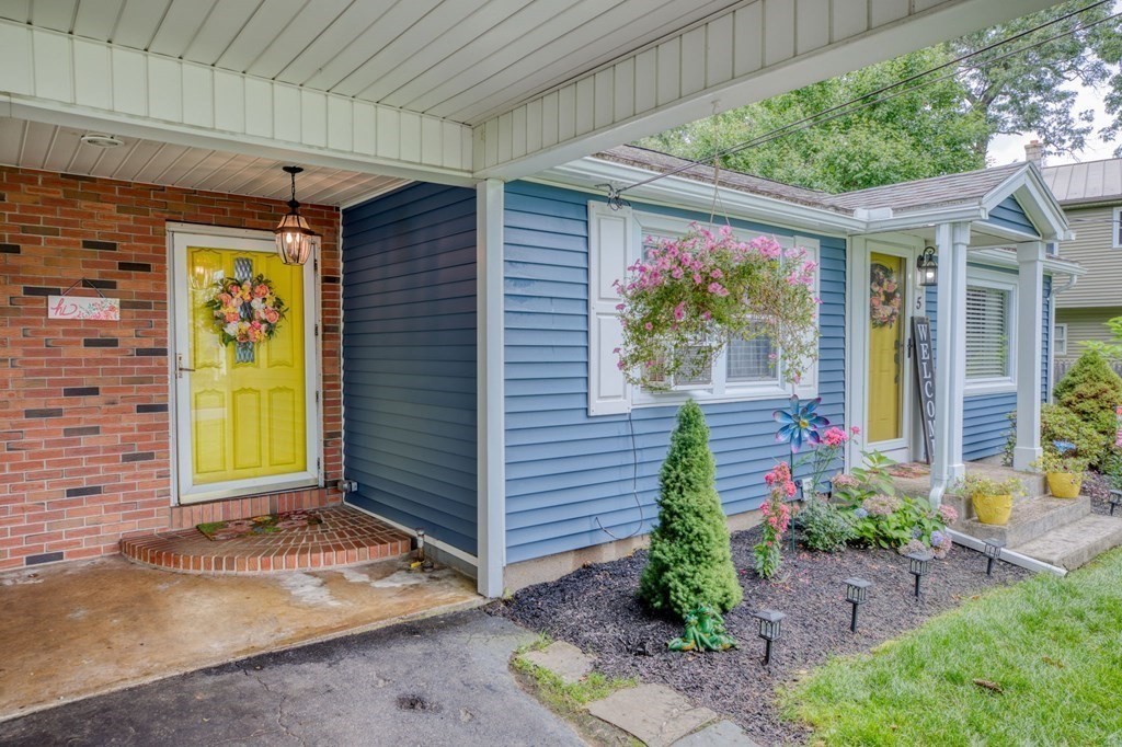 5 Ridge Road South Hadley, MA 01075 - Photo 3 of 28 Gallery Image 3