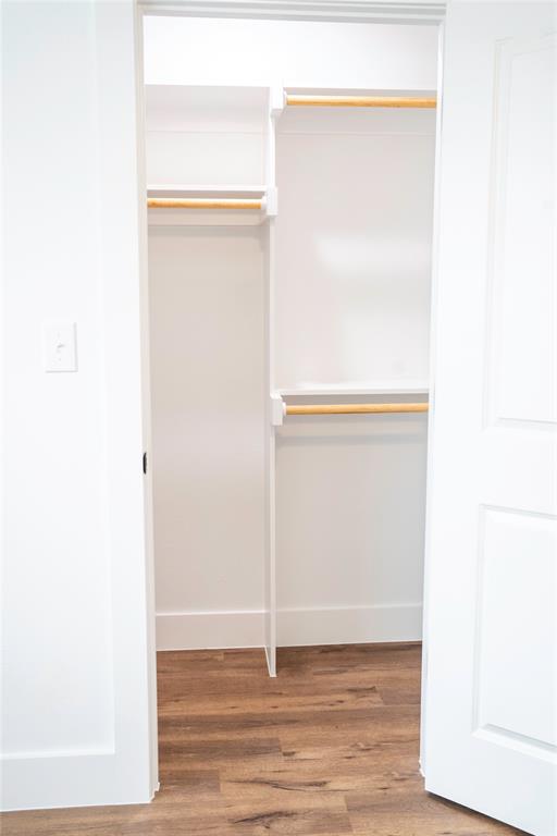 907 East 10th Street Bonham, TX 75418 - Photo 15 of 17 Master Closer