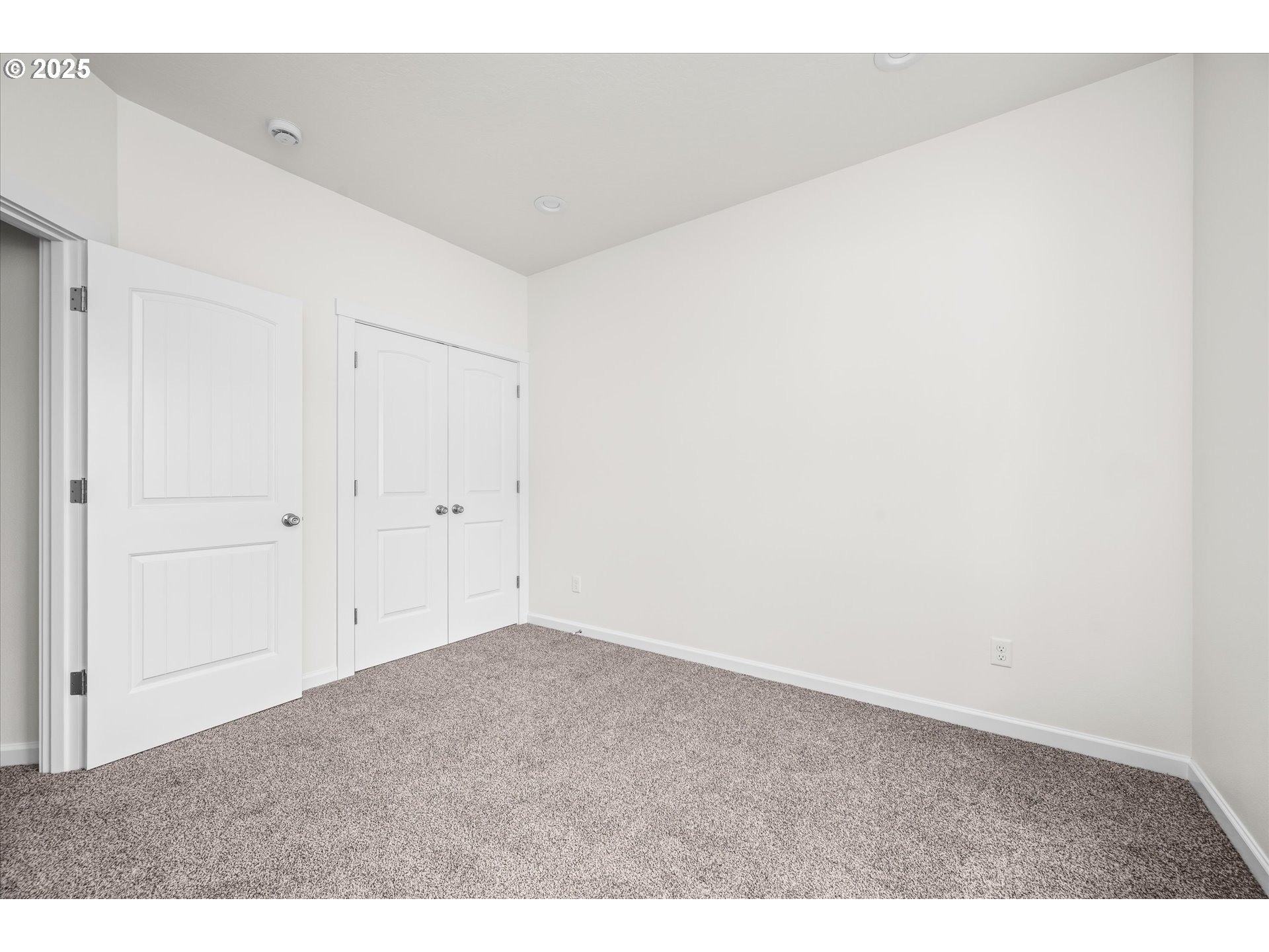673 Boulder Loop Creswell, OR 97426 - Photo 17 of 35 Bedroom