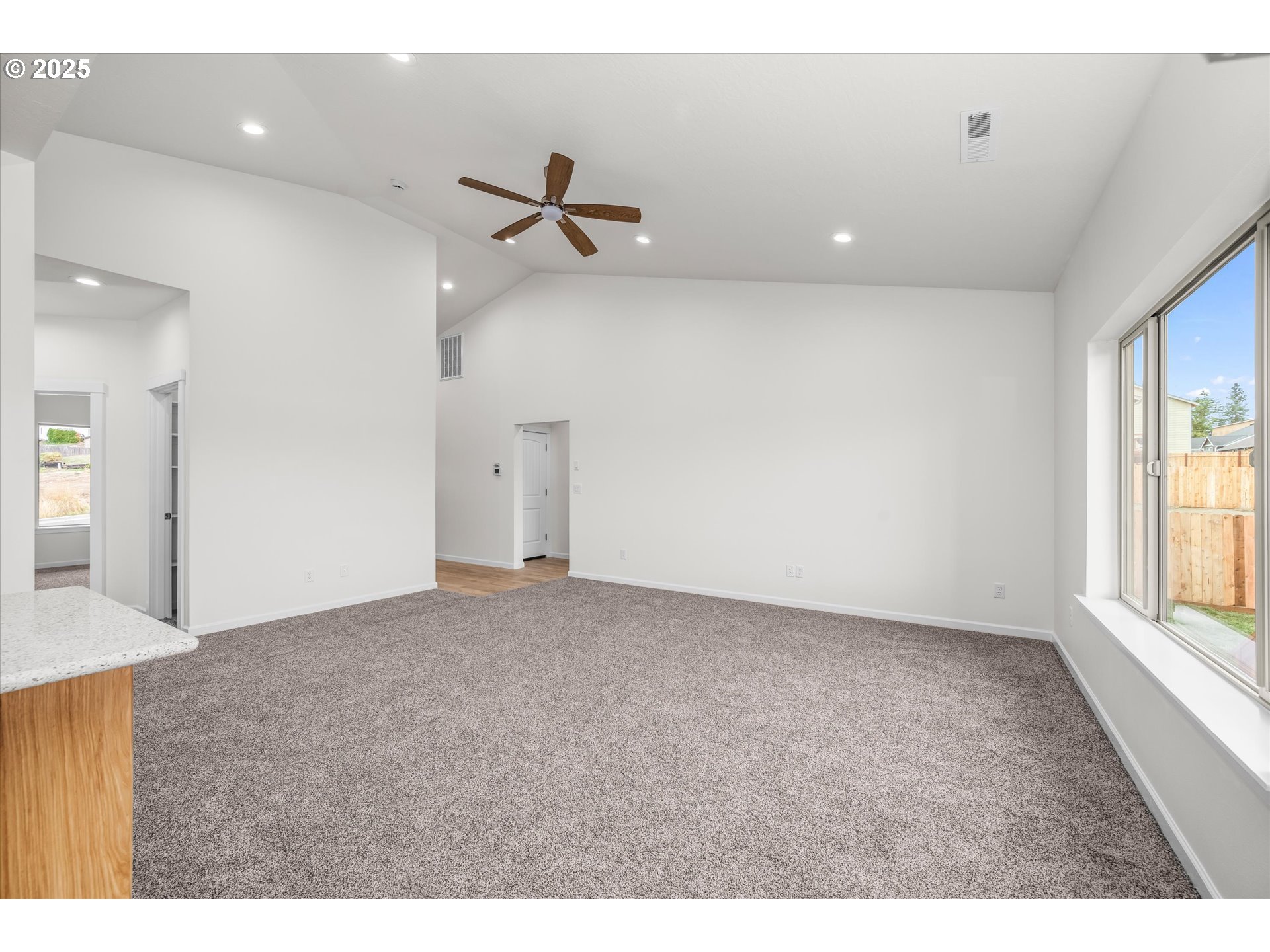 673 Boulder Loop Creswell, OR 97426 - Photo 8 of 35 Living Room