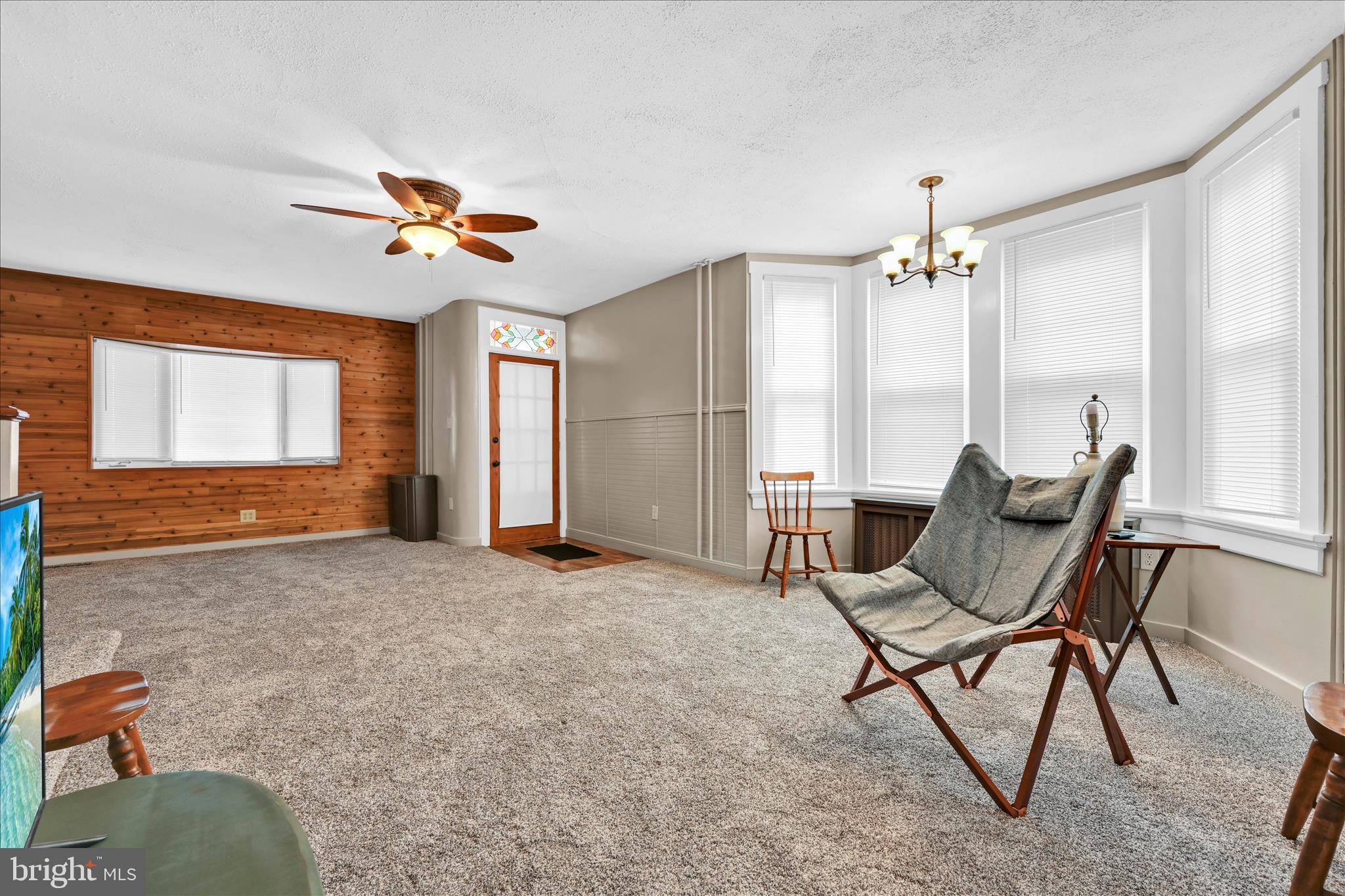 319 West Ridge Street Lansford, PA 18232 - Photo 8 of 30 Living Area