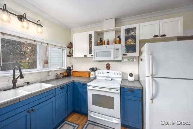 $249,900 | 320 West Pine Street Northeast, Cedar Springs, MI 49319