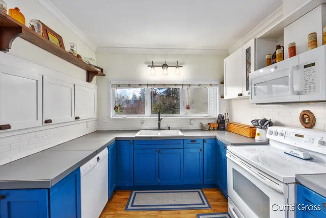 $249,900 | 320 West Pine Street Northeast, Cedar Springs, MI 49319