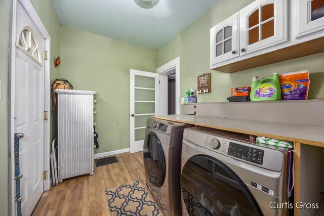 $249,900 | 320 West Pine Street Northeast, Cedar Springs, MI 49319