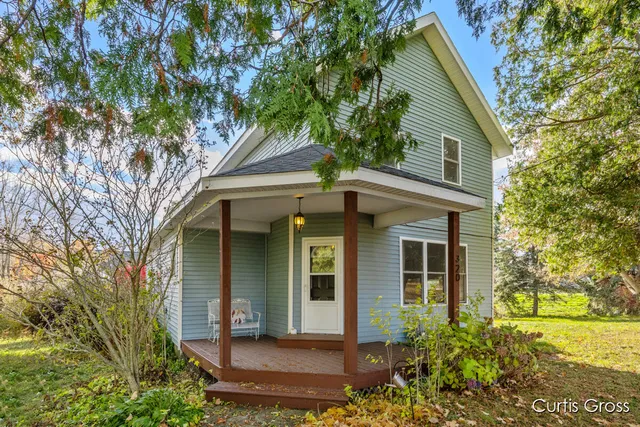 $249,900 | 320 West Pine Street Northeast, Cedar Springs, MI 49319