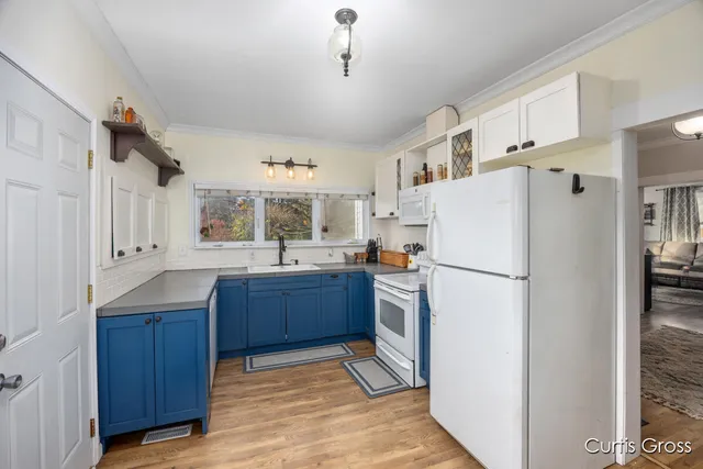 $249,900 | 320 West Pine Street Northeast, Cedar Springs, MI 49319