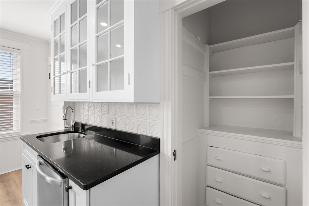14 Pratt Street, Unit 2 Salem, MA 01970 - Photo 5 of 32