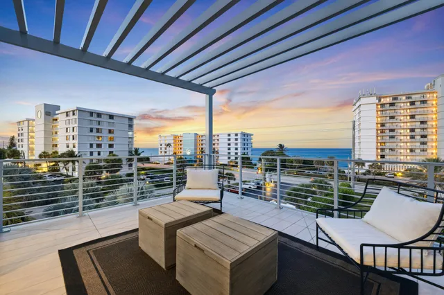 a picture of city view with lot of residential buildings in ocean