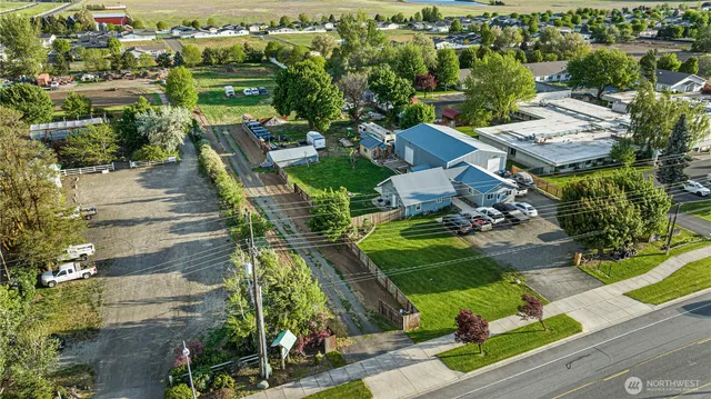 an aerial view of a house with yard swimming pool and outdoor seating