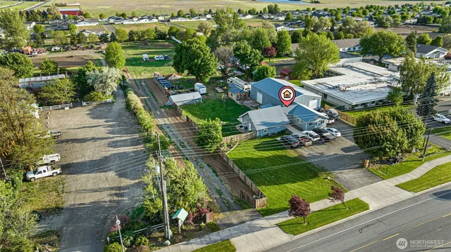an aerial view of a house with yard swimming pool and outdoor seating