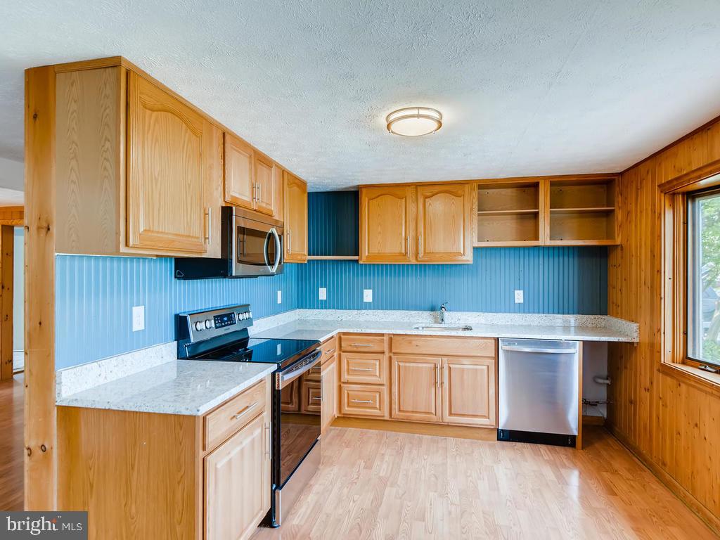 2406 Brunswick Road Baltimore, MD 21227 - Photo 7 of 30 Granite Countertops , Huge Kitchen
