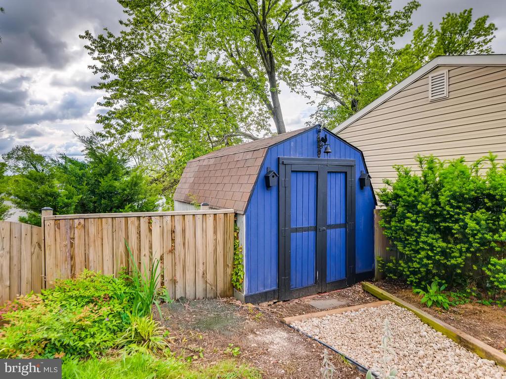 2406 Brunswick Road Baltimore, MD 21227 - Photo 9 of 30 Rer Shed