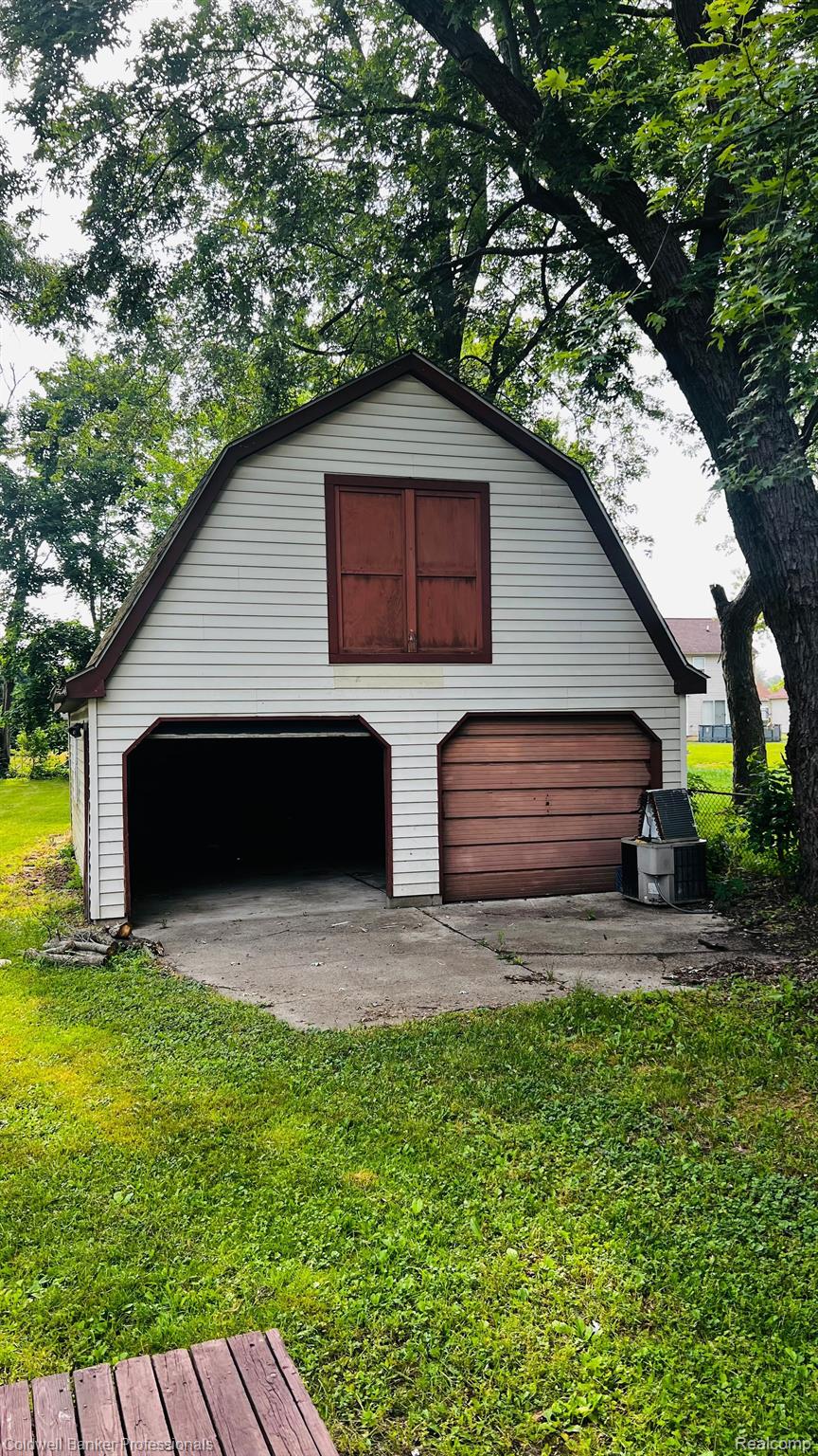 7069 Belleville Road Belleville, MI 48111 - Photo 5 of 10 Gallery Image 5