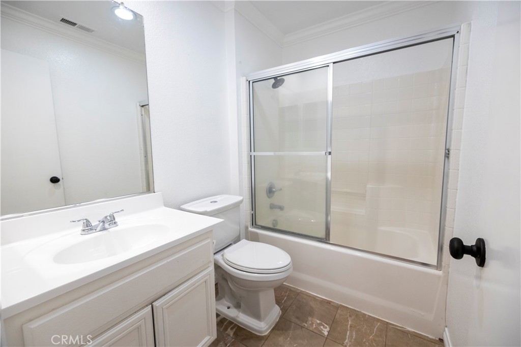 1864 Siena Court Riverside, CA 92501 - Photo 16 of 22 Upstairs Full Bathroom.
