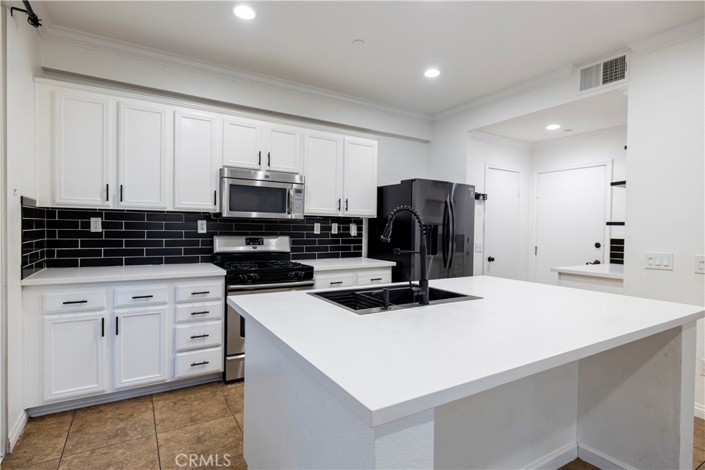 1864 Siena Court Riverside, CA 92501 - Photo 10 of 22 Kitchen.