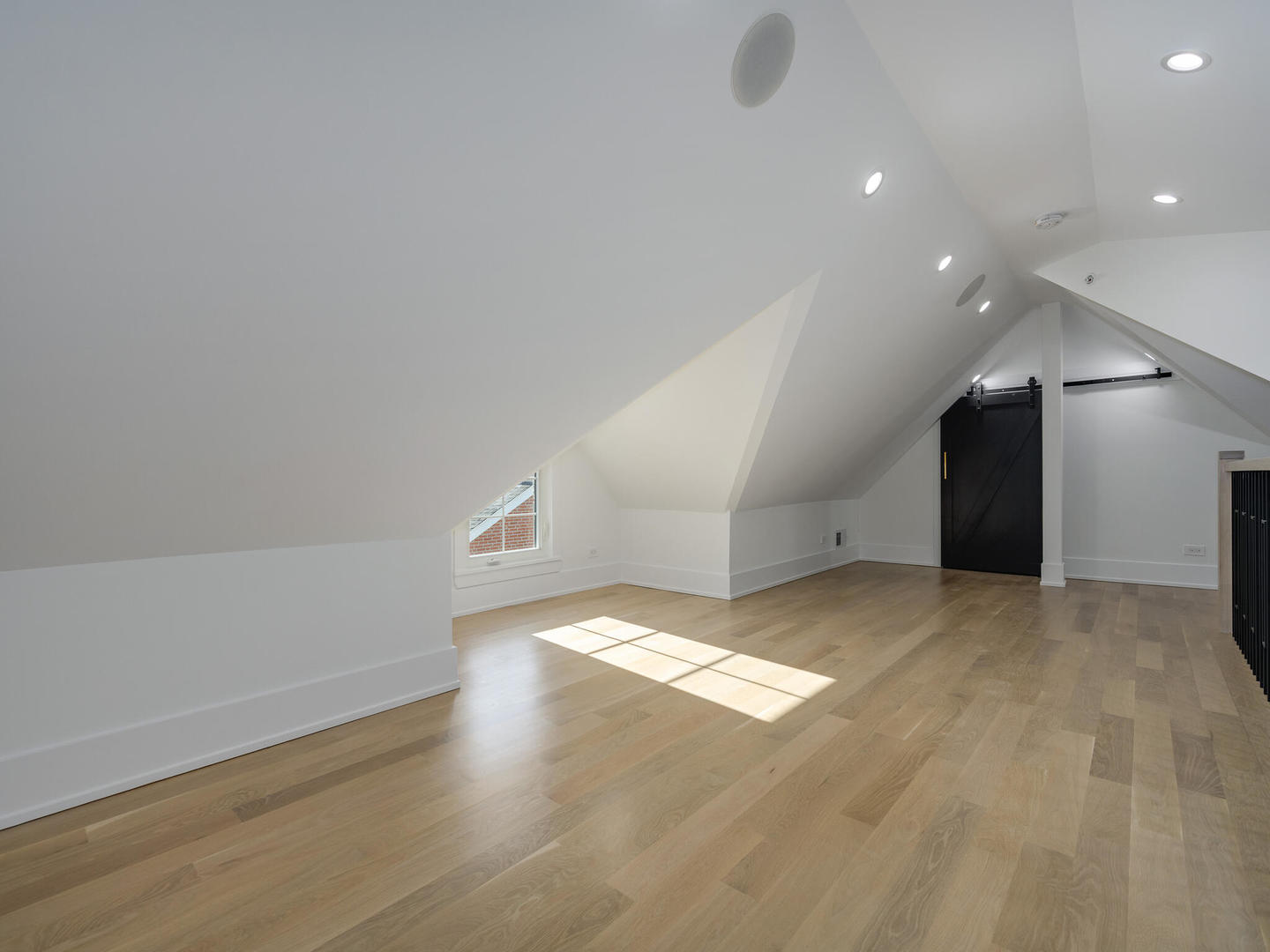 1115 South Delphia Avenue Park Ridge, IL 60068 - Photo 29 of 38 a view of an empty room