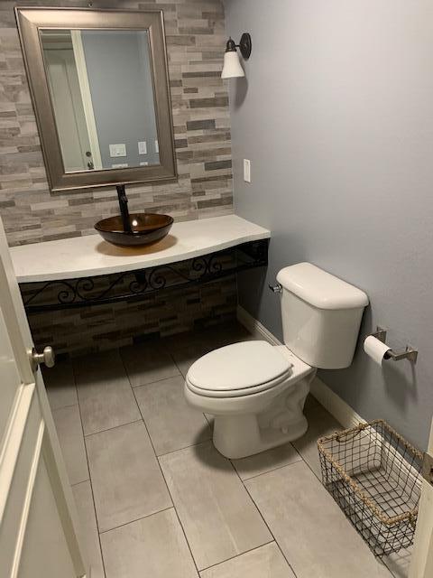 6148 Cecina Place Palmdale, CA 93552 - Photo 31 of 66 a bathroom with a toilet a sink and mirror