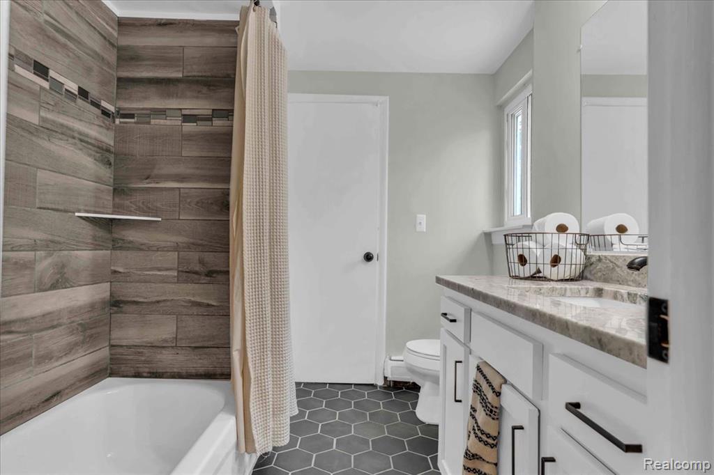 29994 Rambling Road Southfield, MI 48076 - Photo 33 of 44 Gallery Image 33
