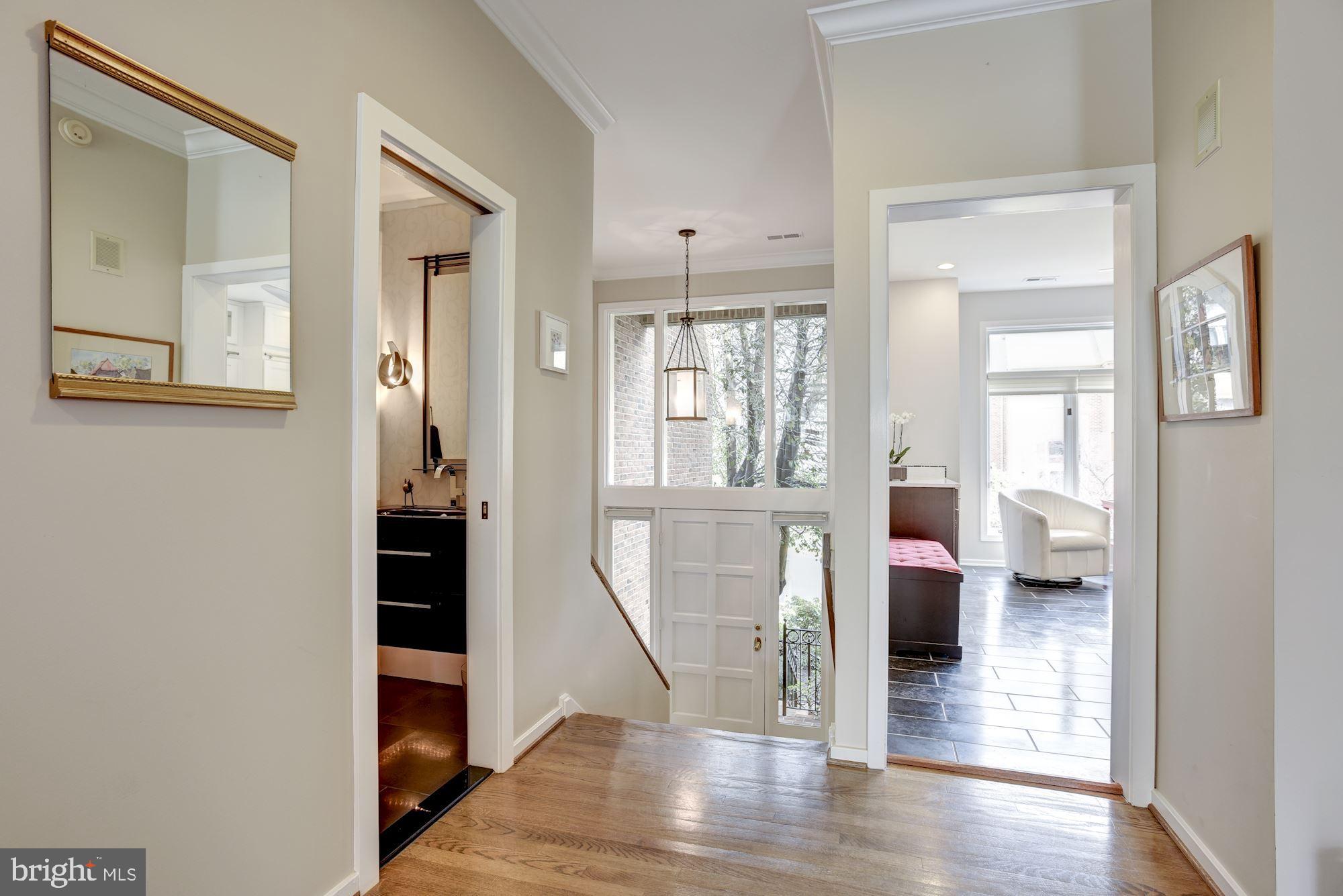 11547 Hemingway Drive Reston, VA 20194 - Photo 4 of 35