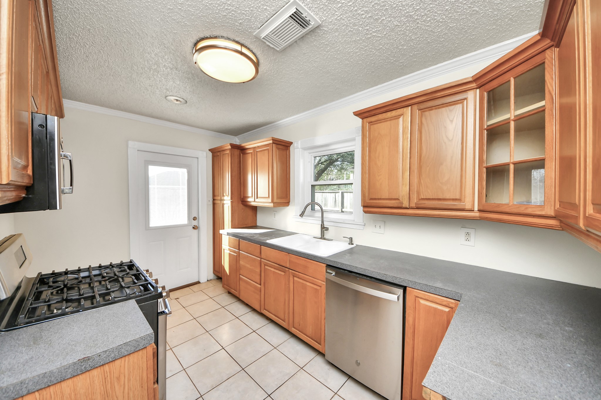 516 Eleanor Street Houston, TX 77009 - Photo 12 of 25