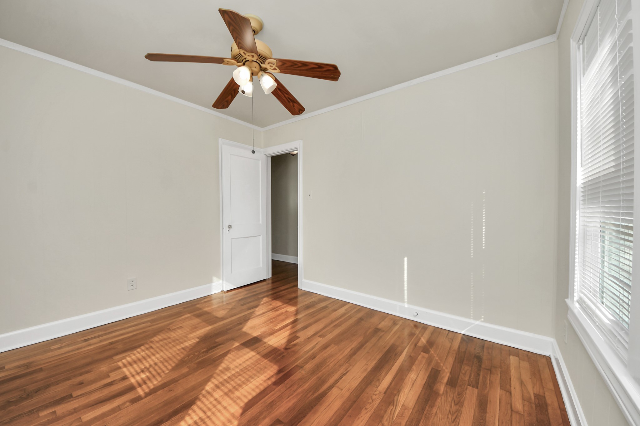 516 Eleanor Street Houston, TX 77009 - Photo 20 of 25 Bedroom #3. Bedroom #2. Well-sized secondary bedroom offering generous closet storage, wood floors, and neutral tone walls.
