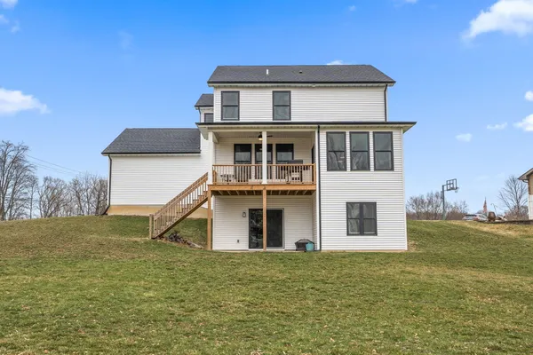 a view of a house with a yard