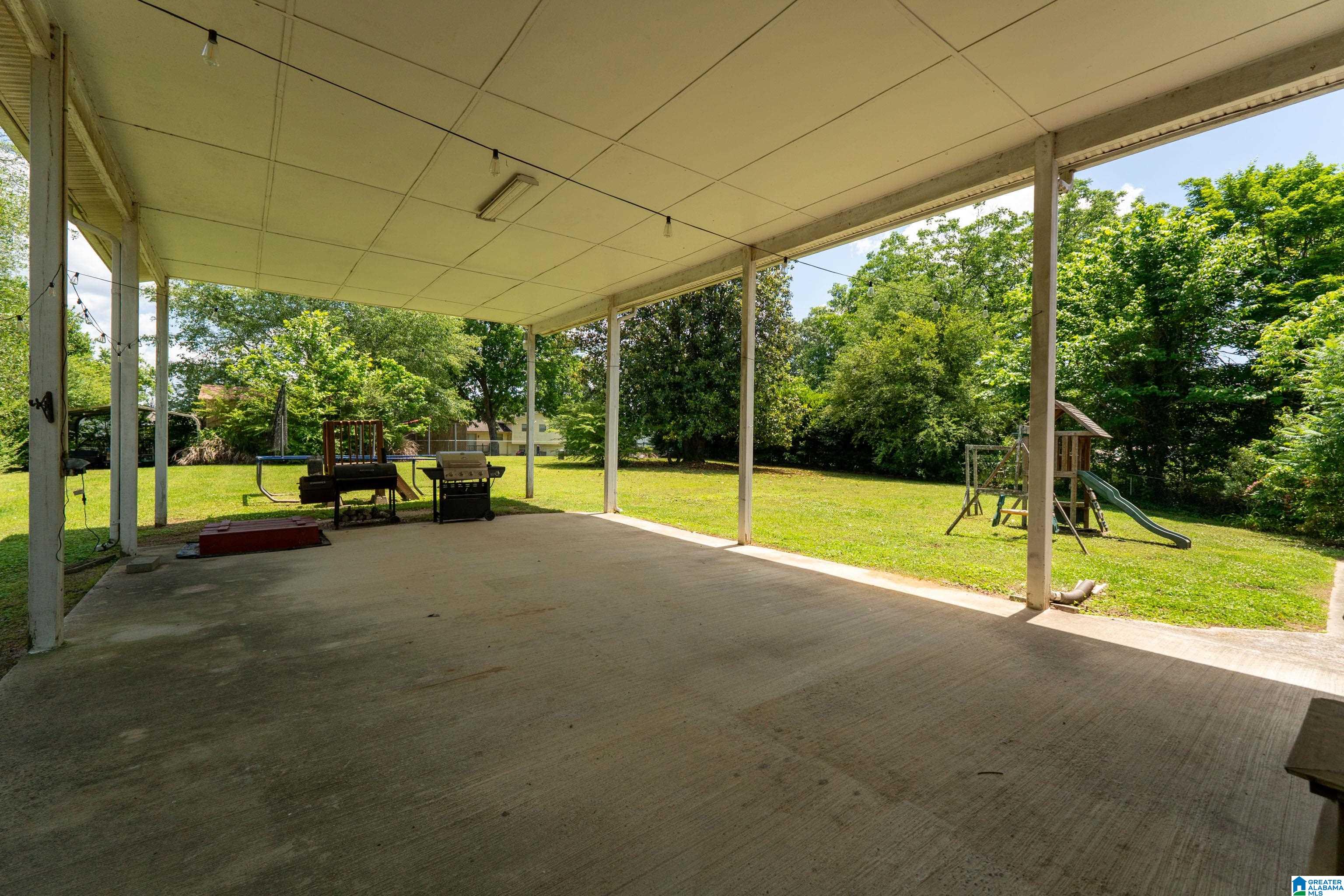 704 Hilltop Road Warrior, AL 35180 - Photo 5 of 56