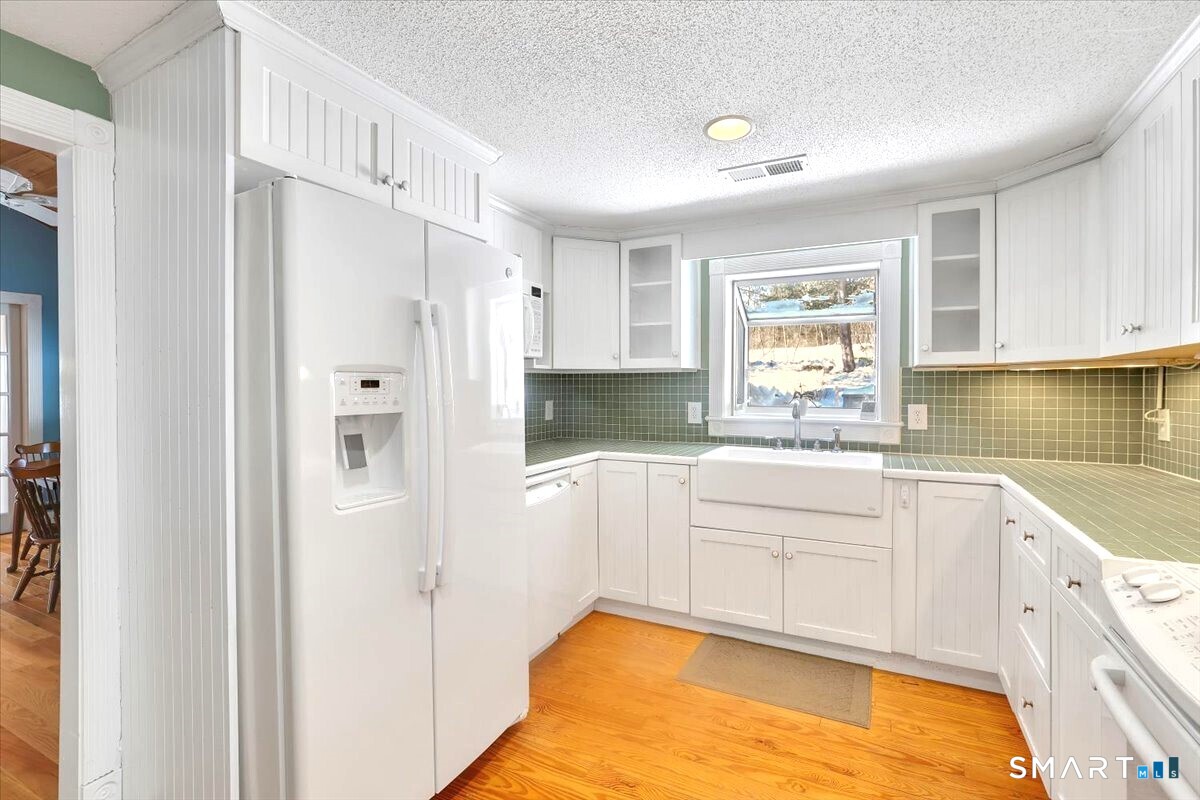 29 Lovely Street Canton, CT 06019 - Photo 14 of 39