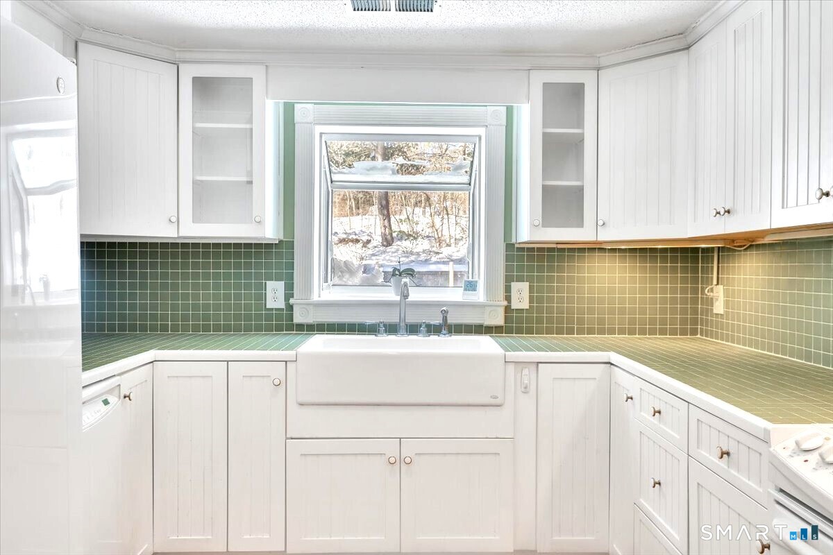 29 Lovely Street Canton, CT 06019 - Photo 15 of 39