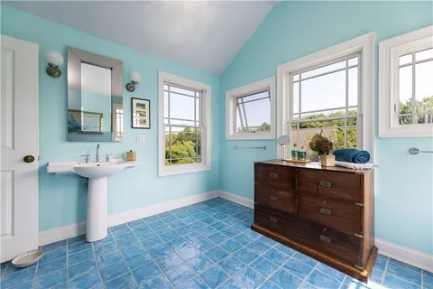 $3,600,000 | 365 Boston Neck Road, Narragansett, RI 02882