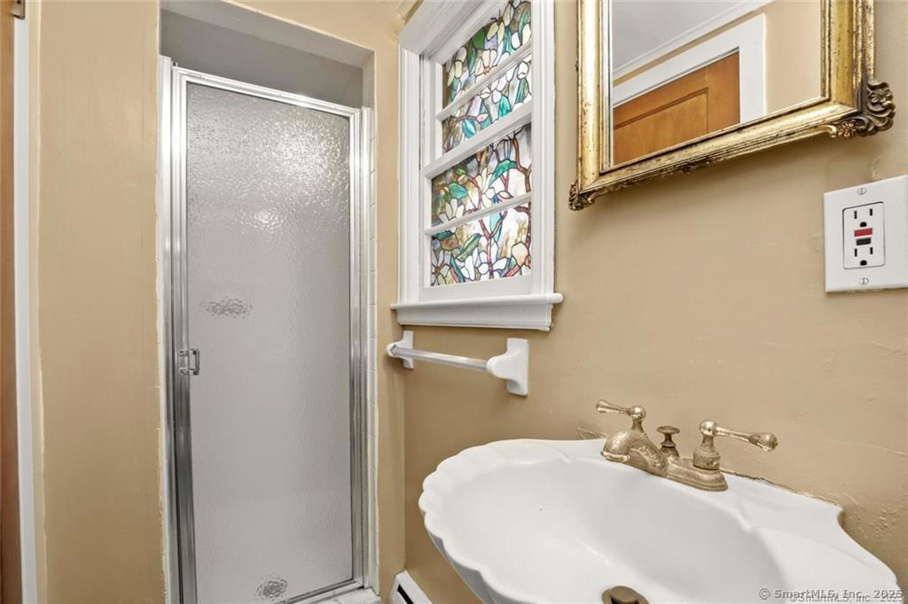 47 Hollow Tree Ridge Road, Unit A Darien, CT 06820 - Photo 16 of 33 Full bath on main level