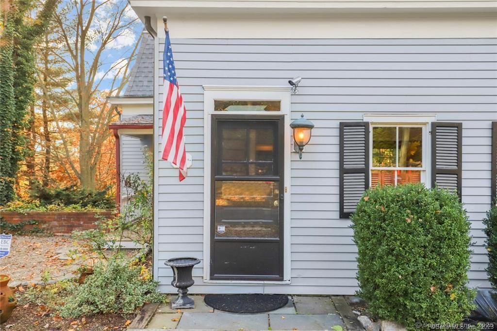 47 Hollow Tree Ridge Road, Unit A Darien, CT 06820 - Photo 28 of 33 Front Entrance