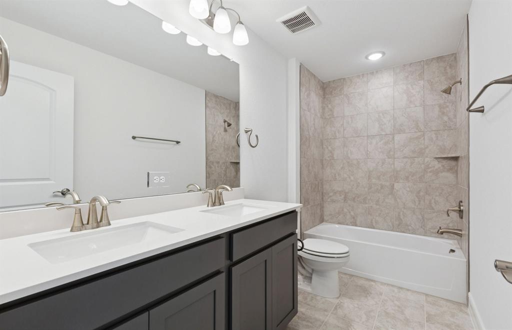 444 Avian Way Godley, TX 76044 - Photo 21 of 22 Secondary bathroom