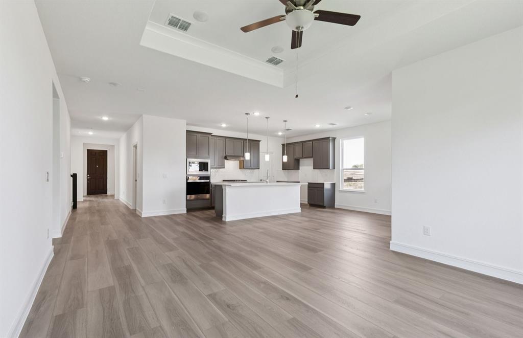 444 Avian Way Godley, TX 76044 - Photo 4 of 22 Spacious gathering room