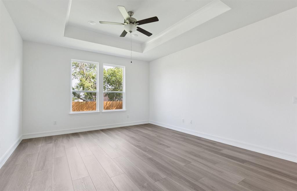 444 Avian Way Godley, TX 76044 - Photo 5 of 22 Gathering room with tray ceiling