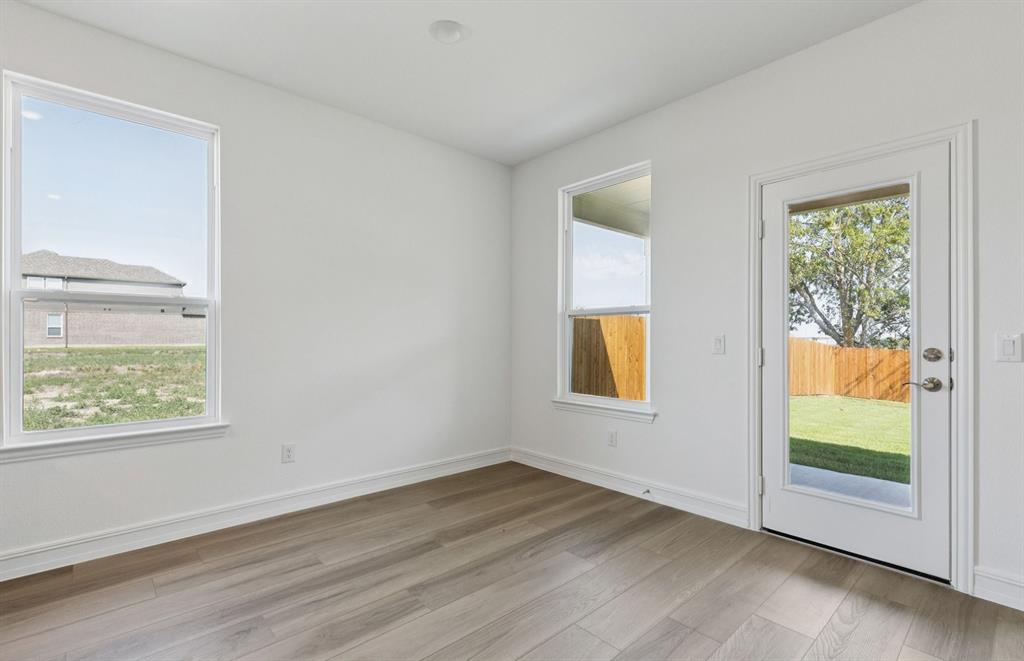 444 Avian Way Godley, TX 76044 - Photo 10 of 22 Breakfast nook