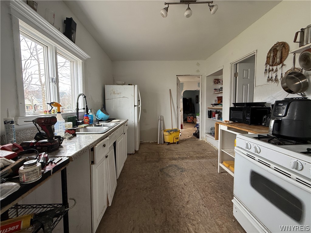 219 Rhode Island Street Buffalo, NY 14213 - Photo 11 of 22