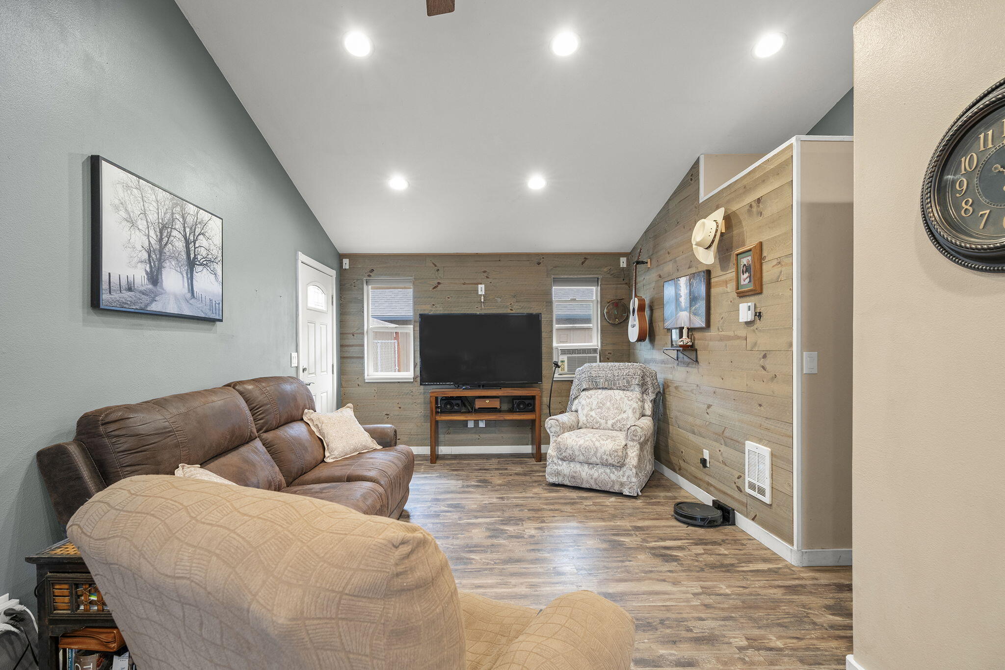 552 Southwest Lincoln Street Madras, OR 97741 - Photo 5 of 23 a living room with furniture and a flat screen tv