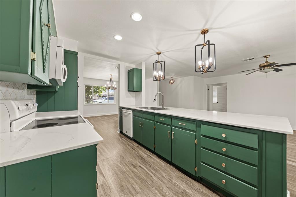104 East Santa Anna Street Robinson, TX 76706 - Photo 16 of 36 a spacious bathroom with a sink and a large mirror
